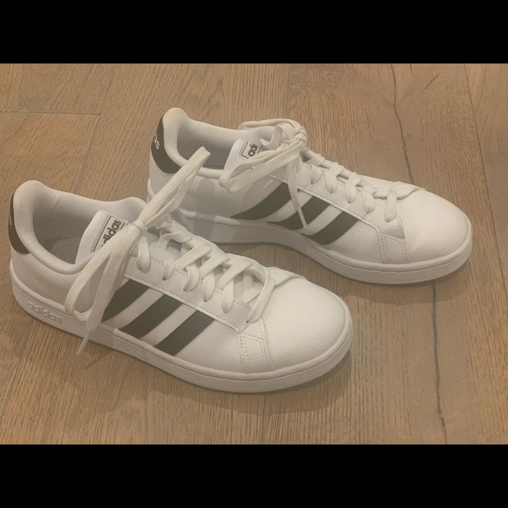 Adidas cloadfoam sneakers